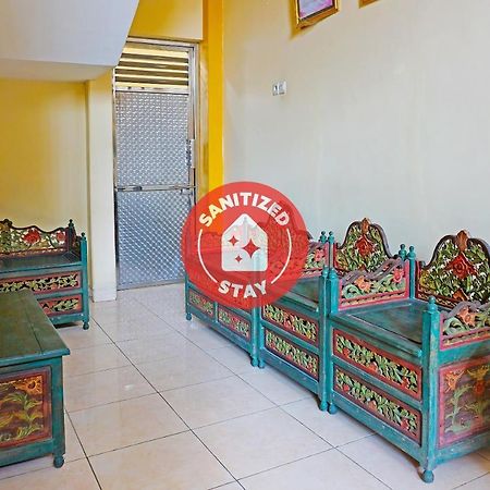 Oyo 91580 Kost Bougenville Syariah Madiun Exterior foto