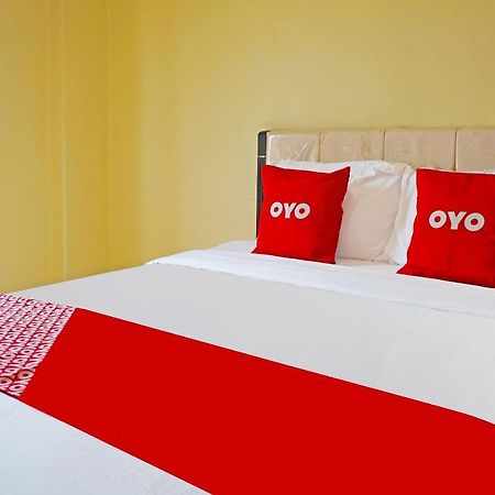 Oyo 91580 Kost Bougenville Syariah Madiun Exterior foto