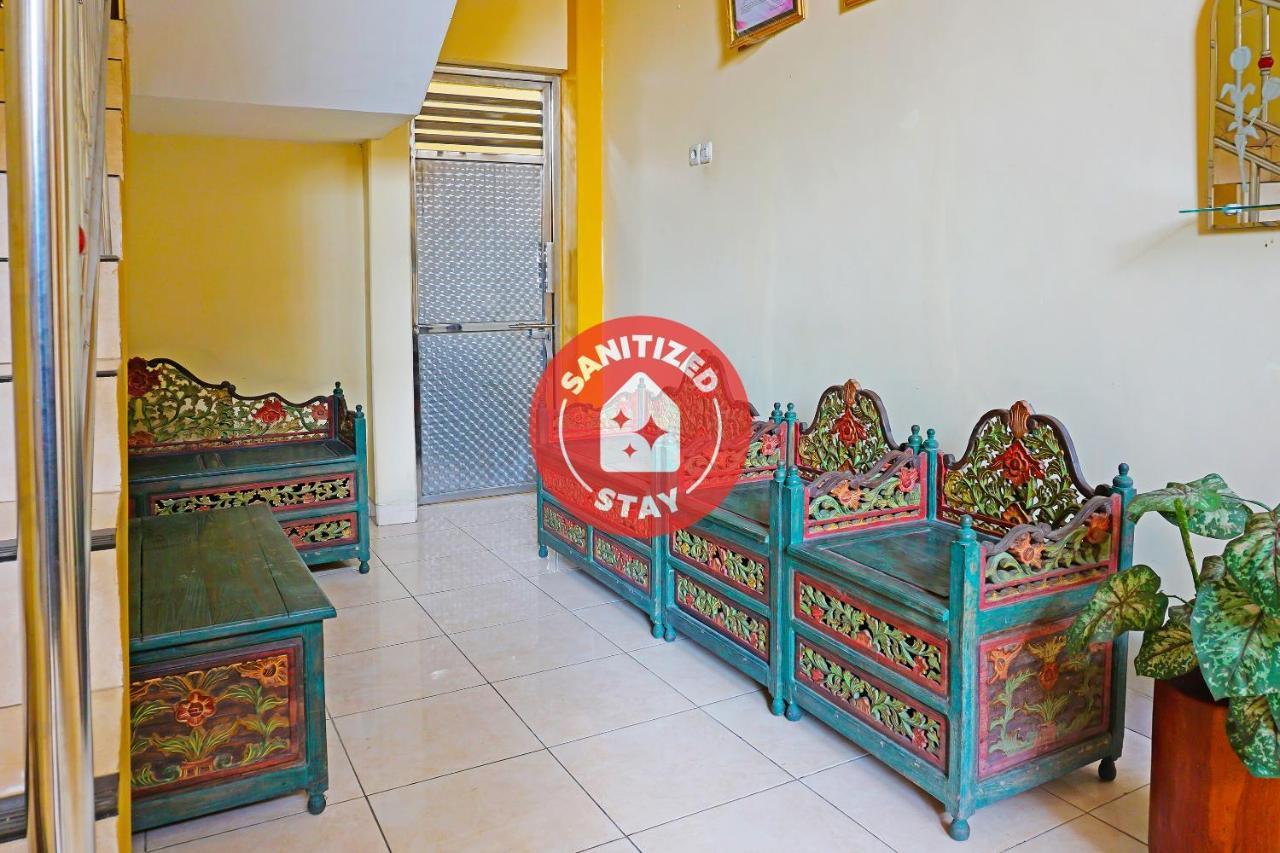 Oyo 91580 Kost Bougenville Syariah Madiun Exterior foto